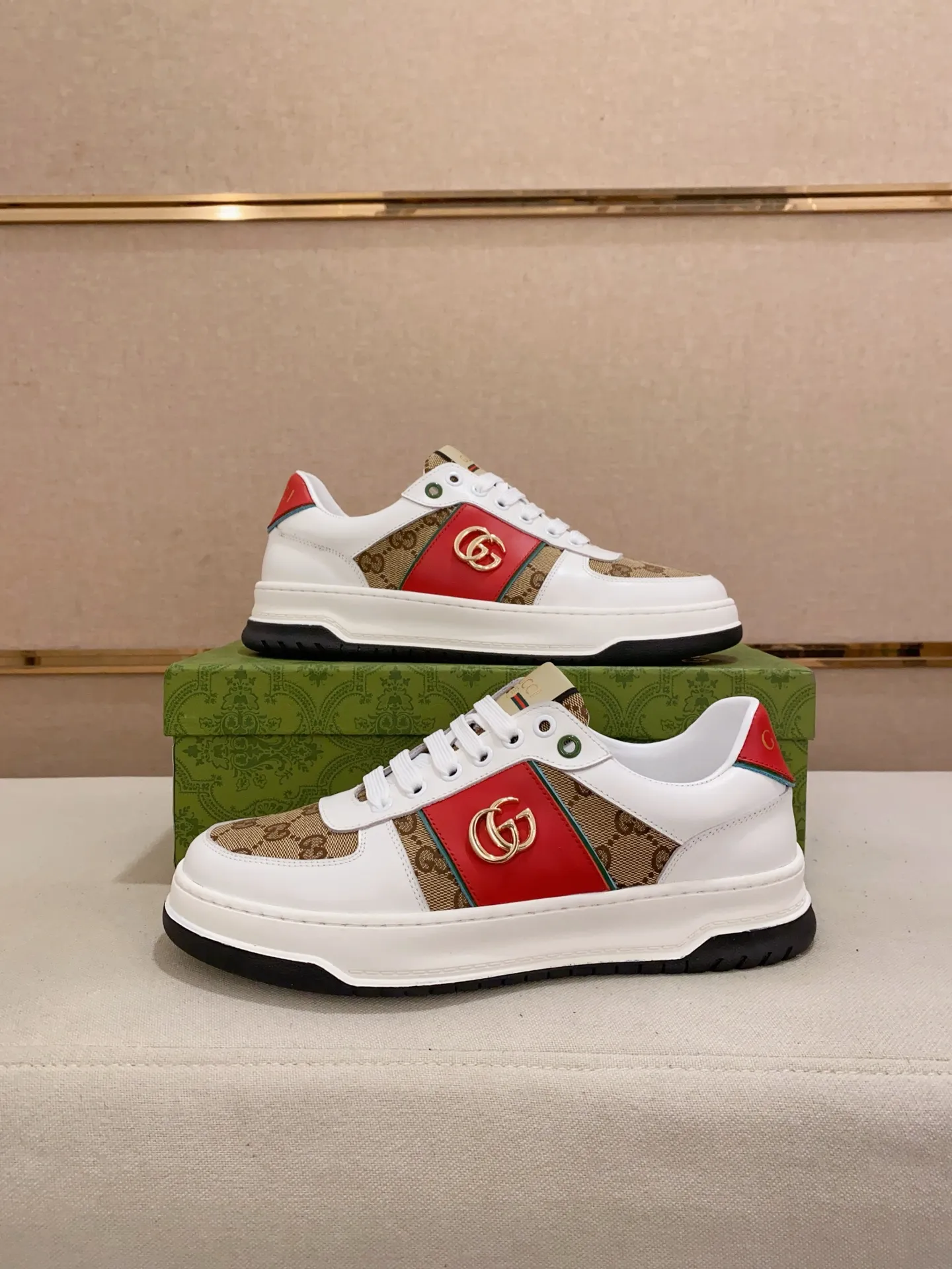Men's clothing and shoes💰:400💰 (GUCCI) The latest model from the official website 🎁🎁Casual and fashionable men's shoes👟, hot style 💥The version is simple and elegant, exclusive for trendy men. Unique official website latest brand elements 👑Gucci original decoration, fashionable and generous, the fabric is original cowhide ✅sheepskin lining, the official website specifies wear-resistant casual outsole, the classic model is taken in kind at the counter🎬38-44 (45 is not returned or exchanged)